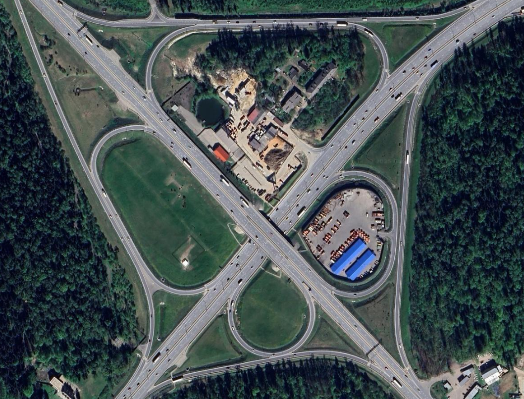исходный снимок транспортной развязки на подложке Google Satellite