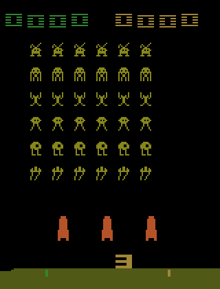 Начальный кадр Space Invaders: шесть рядов пришельцев, три укрытия, пушка внизу